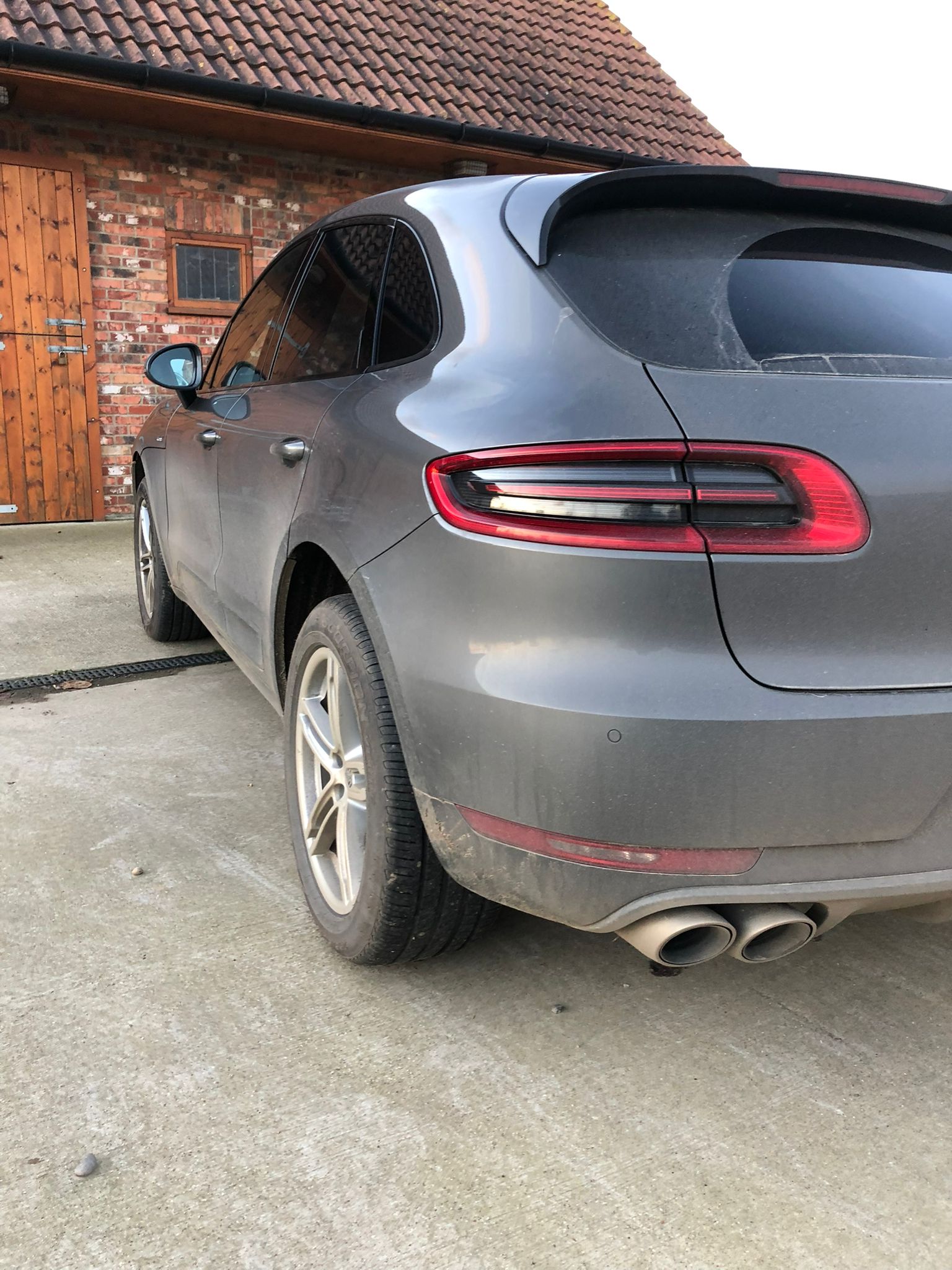 Mirror gloss reflection from ceramic coating